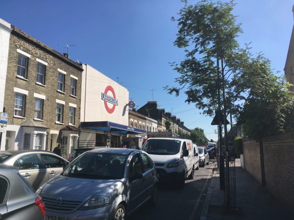 アーセナル駅 ロンドン フィンズベリー・パーク Finsbury Park テロ 渋滞