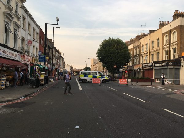 駅 ロンドン フィンズベリー・パーク Finsbury Park テロ ショップ