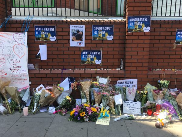 ロンドン フィンズベリー・パーク Finsbury Park テロ 献花 モスク