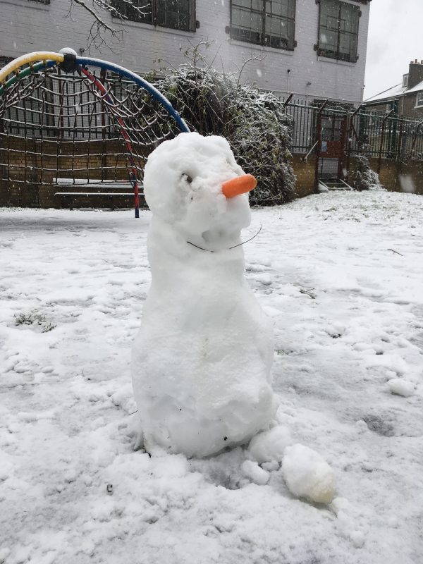 ロンドン 雪 雪だるま