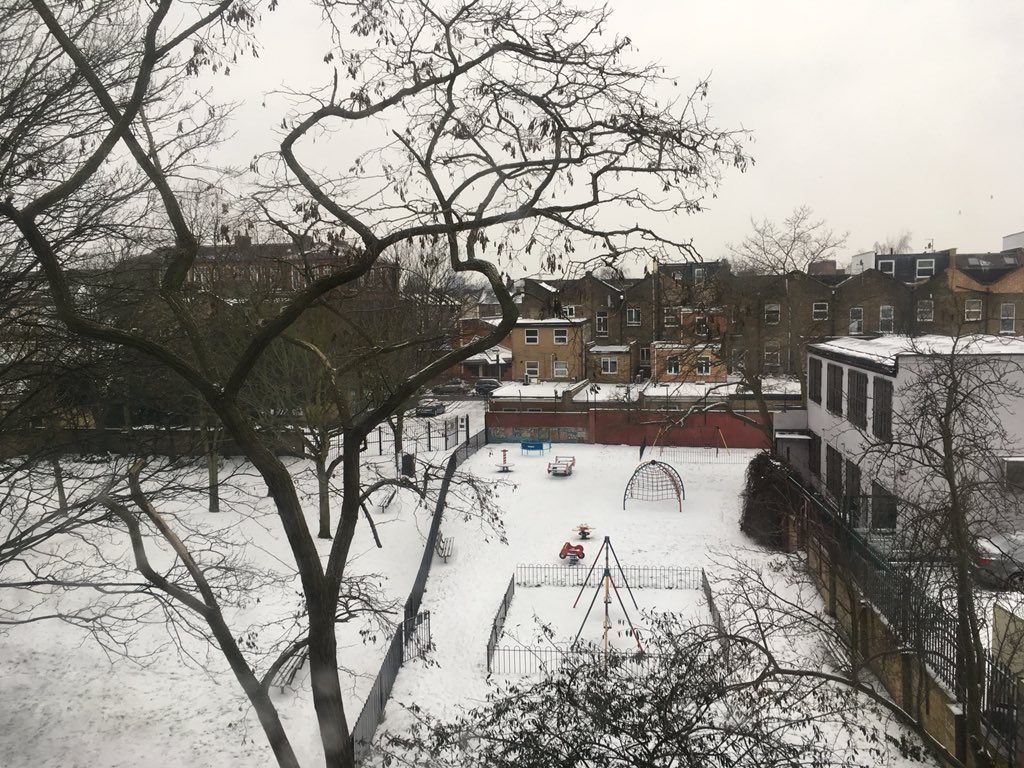 ロンドン 雪