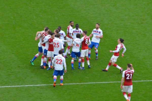 v Stoke city グラニト・ジャカ 乱闘