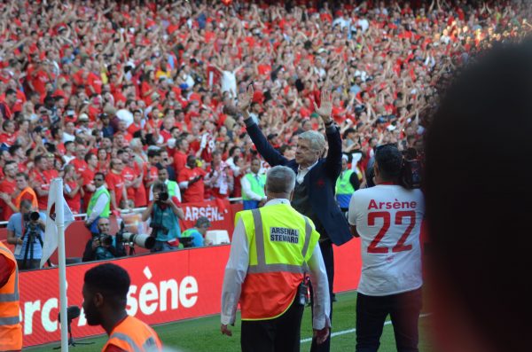 v バーンリー エミレーツ・スタジアム Merci Arsene セレモニー アーセン・ヴェンゲル