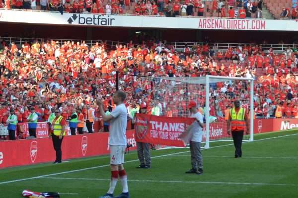 v バーンリー エミレーツ・スタジアム Merci Arsene メルテザッカー