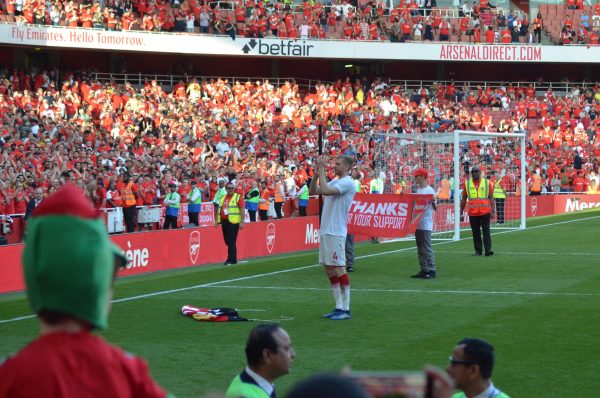 v バーンリー エミレーツ・スタジアム Merci Arsene メルテザッカー