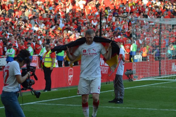 v バーンリー エミレーツ・スタジアム Merci Arsene メルテザッカー