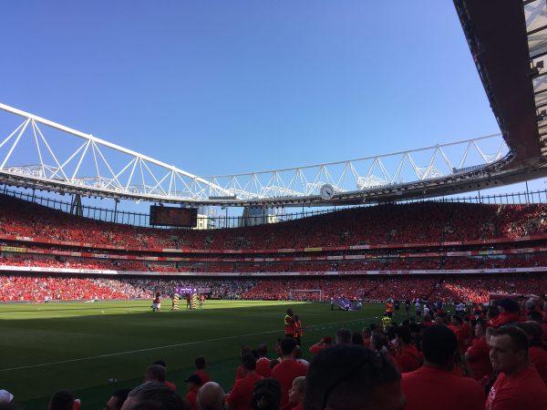 v バーンリー サポーター シャツ Merci Arsene エミレーツ・スタジアム Emirates Stadium