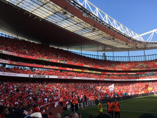 v バーンリー サポーター シャツ Merci Arsene エミレーツ・スタジアム Emirates Stadium