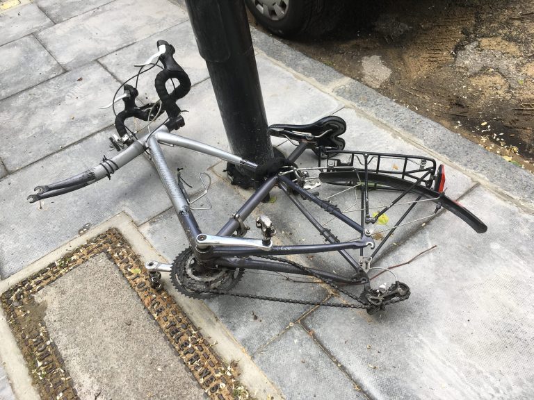 ロードバイク 自転車 盗難チャリパク タイヤ