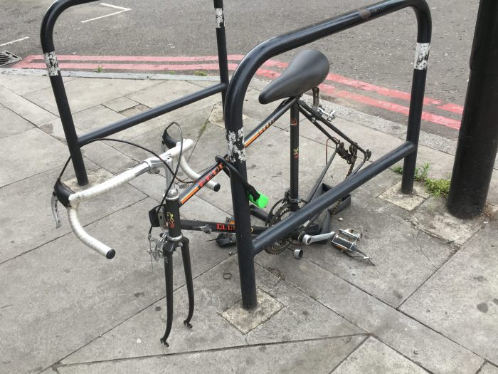 ロードバイク 自転車 盗難チャリパク タイヤ