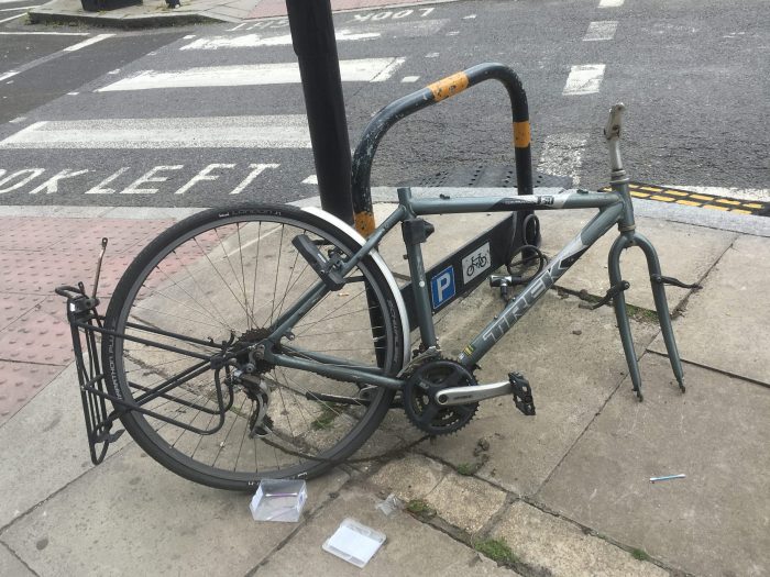 ロードバイク 自転車 盗難チャリパク タイヤ