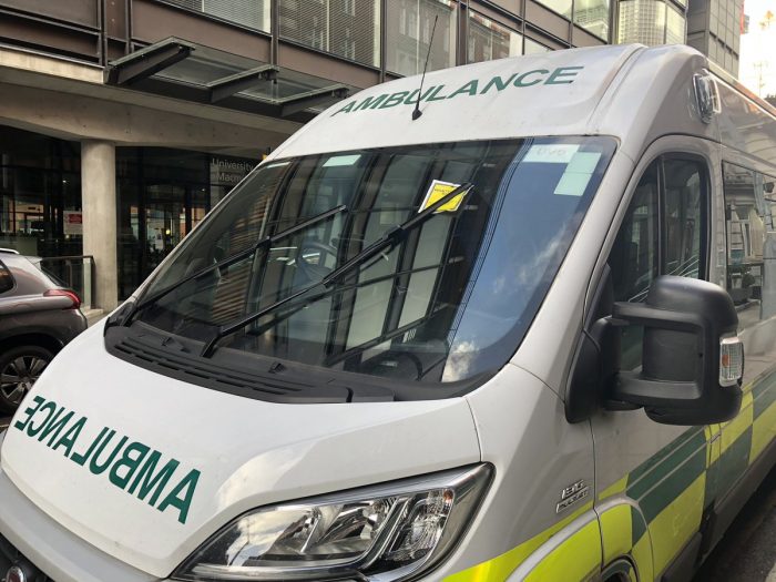 ロンドン 病院 救急車 ペナルティ 駐車違反