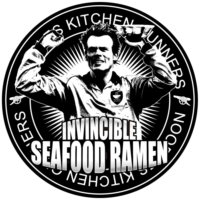 ヌードズキッチンガナーズ コラボT INVINCIBLE RAMEN T バッジ