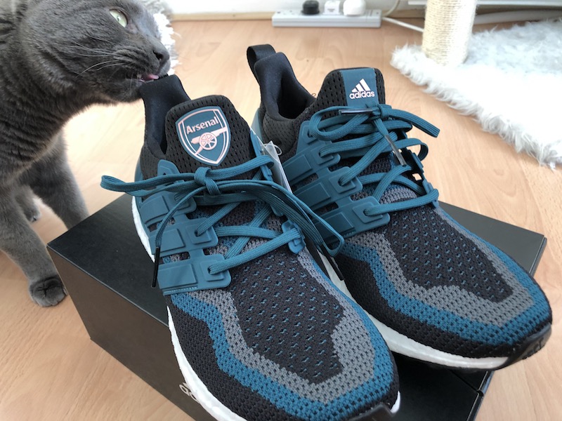 トラベルレンジ ウルトラブースト DNA × アーセナル adidas シューズ