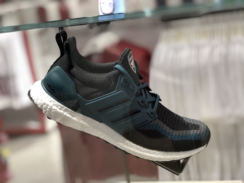 トラベルレンジ ウルトラブースト DNA × アーセナル adidas シューズ