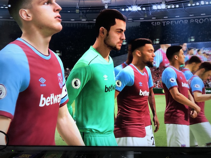 v ロンドンダービー ウェストハム FIFA ファビアンスキー